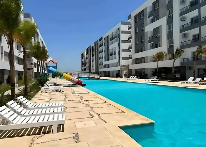 فنادير باي