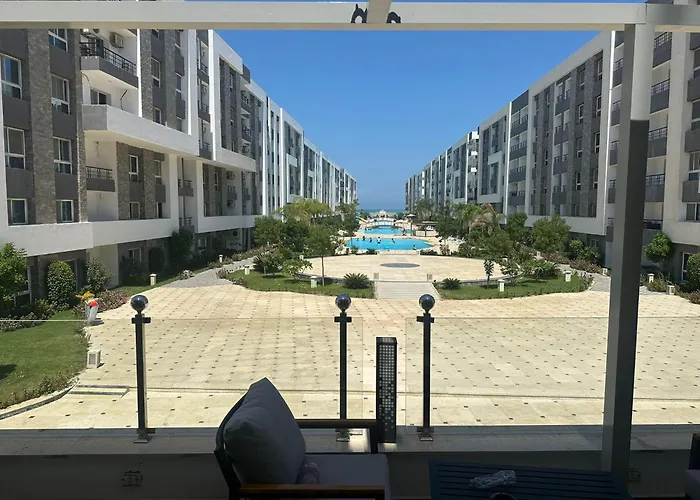 فنادير باي